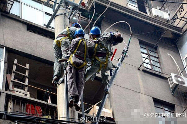 电工被电死事故视频曝光，事故背后的警示与反思